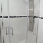 Lägenhet Beachfront With Sea View & Balcony