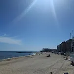 דירה Beachfront With Sea View & Balcony *