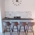 Appartement Beachfront With Sea View & Balcony