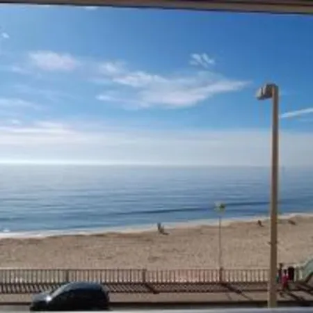 דירה Beachfront With Sea View & Balcony *