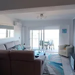 Beachfront With Sea View & Balcony Apartamento *